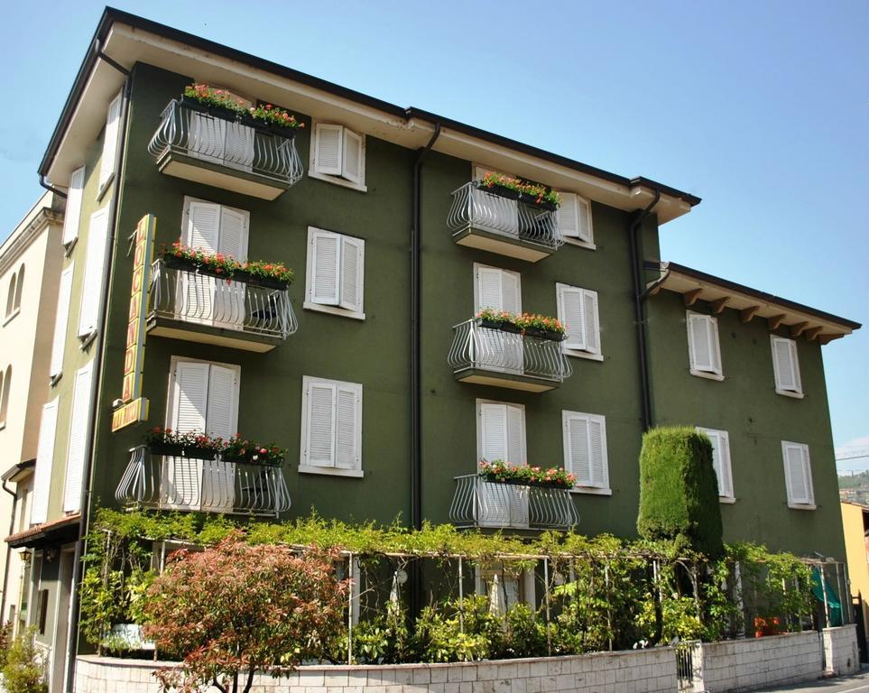 Albergo Alla Rocca Гарда Екстер'єр фото