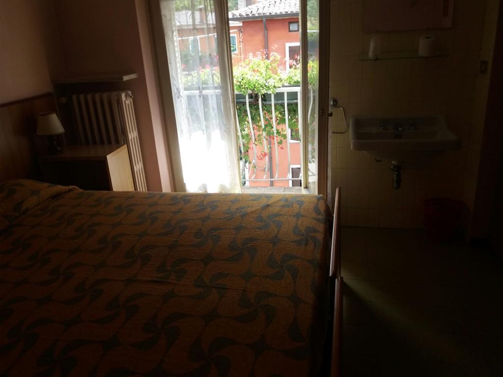 Albergo Alla Rocca Гарда Екстер'єр фото